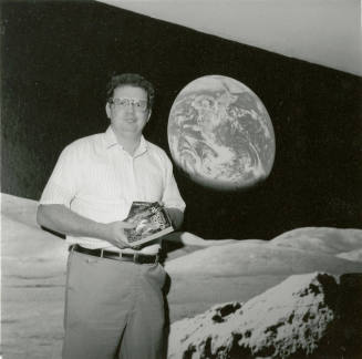 Proving a point: Garrett engineer combines his science with some fiction, from Tempe Daily News, September 7, 1985