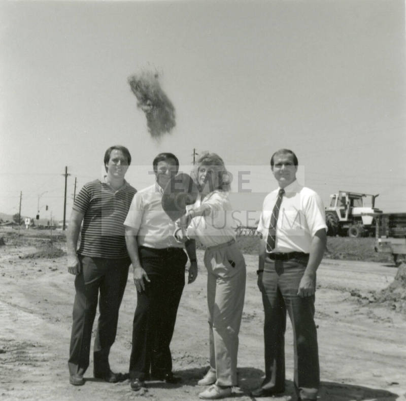 Shoveling off - Tempe Daily News - September 11, 1985