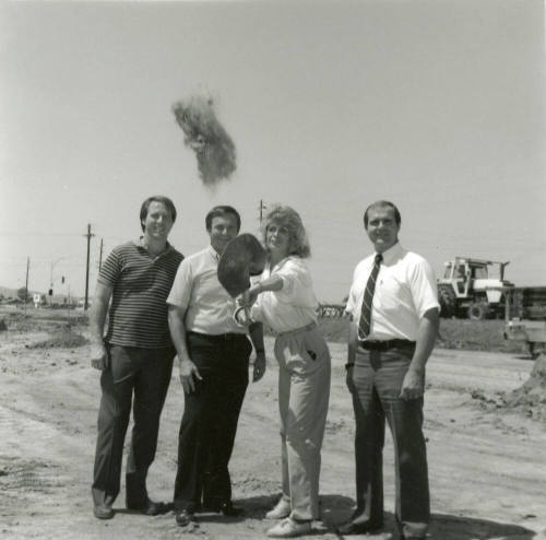 Shoveling off - Tempe Daily News - September 11, 1985