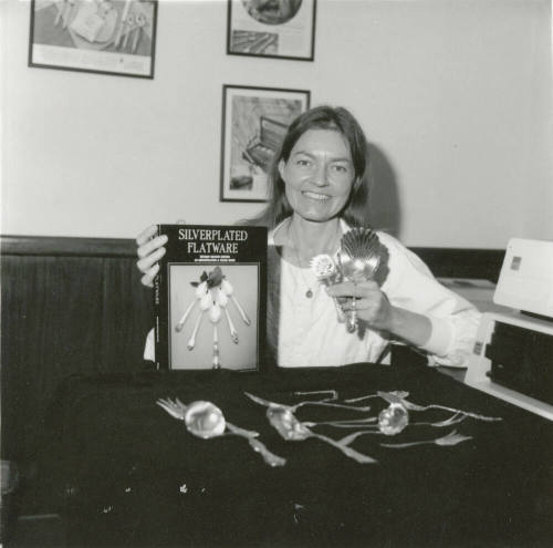 Tempean finds missing peices of silver for others - Tempe Daily News - September 27, 1985 - (1 of 2)