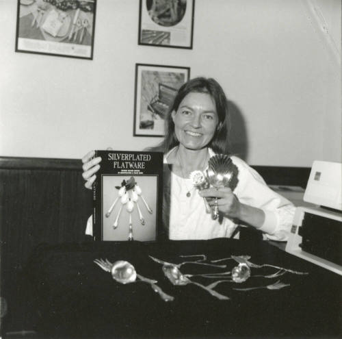 Tempean finds missing peices of silver for others - Tempe Daily News - September 27, 1985 - (2 of 2)