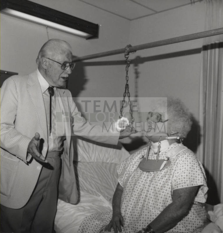 Hospital chaplain uses gentle touch in work - Tempe Daily News - October 5, 1985