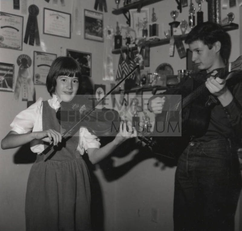 Fiddling is funnier says young champ - Tempe Daily News - November 9, 1985