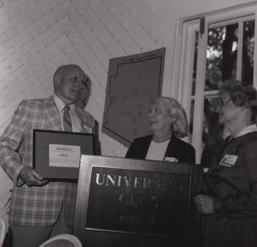 Tempean is Friend of public libraries in two languages now - Tempe Daily News - October 15, 1985