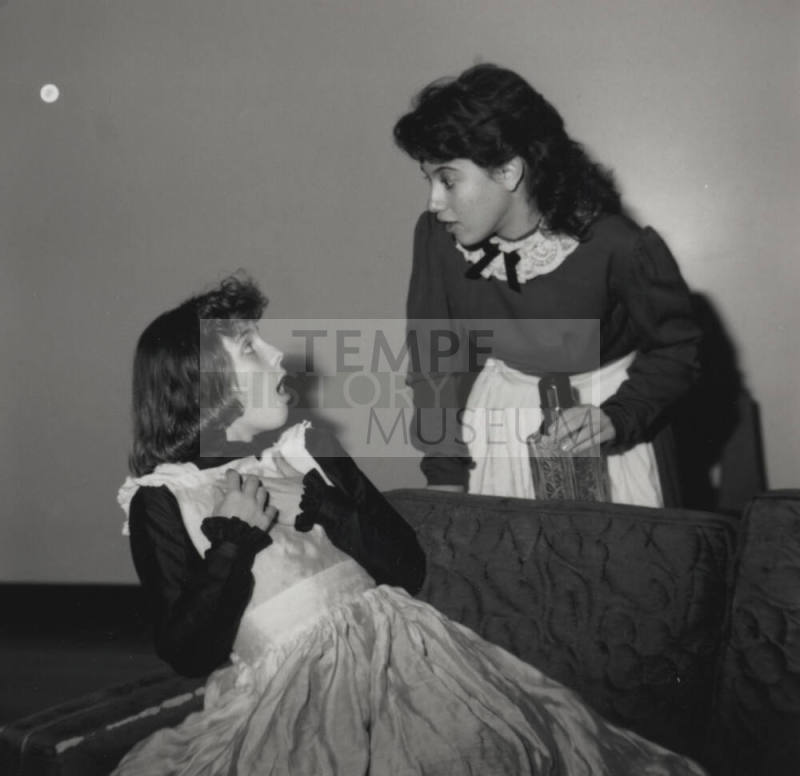 McClintock show goes on despite stage accident, November 2, 1985