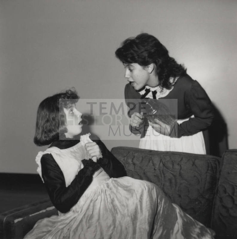 McClintock show goes on despite stage accident, November 2, 1985
