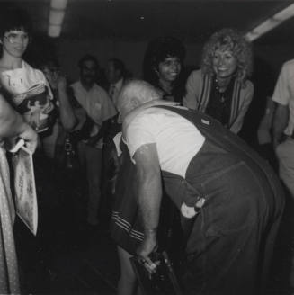 Sugar Babie's star Rooney makes a  new friend. - Tempe Daily News, November 5 1985