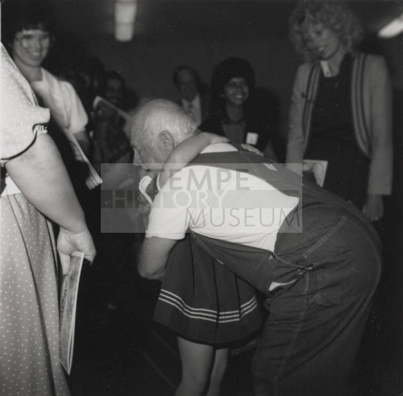 Sugar Babie's star Rooney makes a  new friend. - Tempe Daily News, November 5 1985