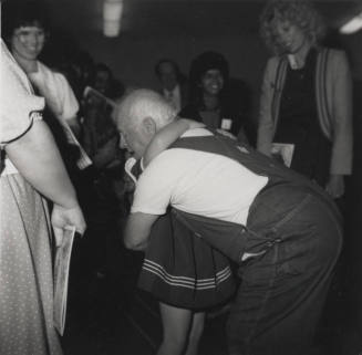 Sugar Babie's star Rooney makes a  new friend. - Tempe Daily News, November 5 1985
