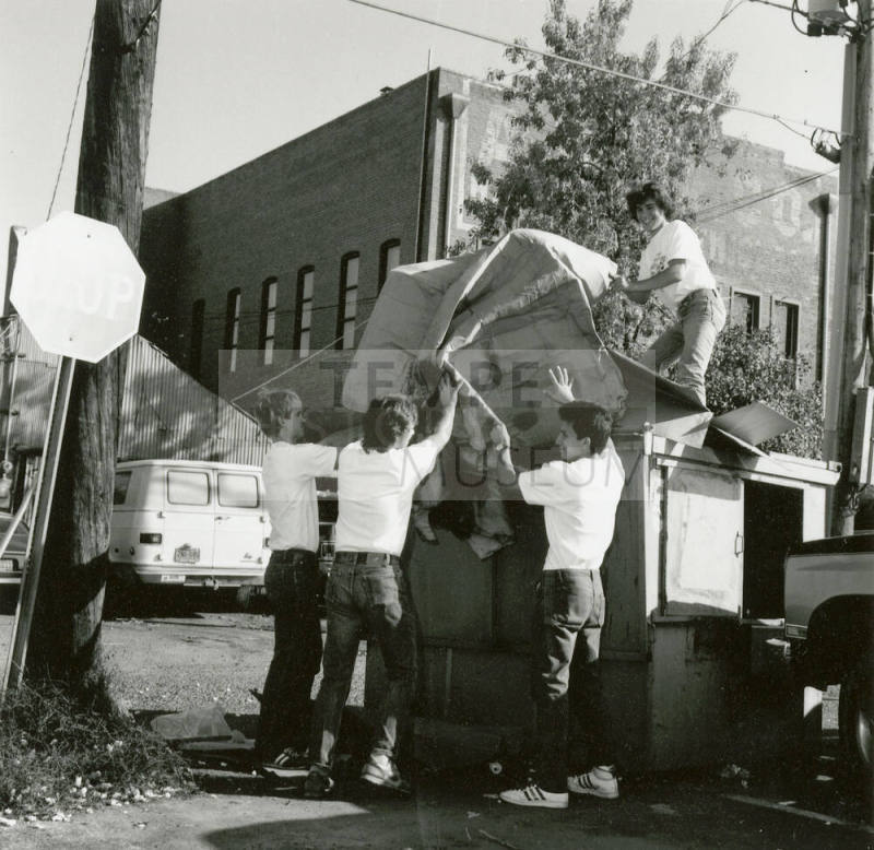 Old Town Festival helps teens earn money for holiday season. - Tempe Daily News, December 6 1985