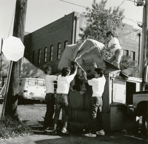 Old Town Festival helps teens earn money for holiday season. - Tempe Daily News, December 6 1985