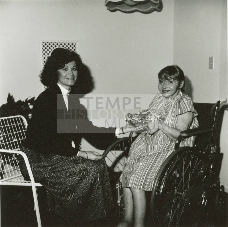 East Valley resident fills empty spaces for seniors. - Tempe Daily News, January 2 1986