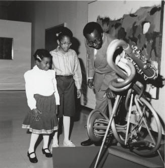 Keeping in touch with the arts - Tempe Daily News - March 3, 1986