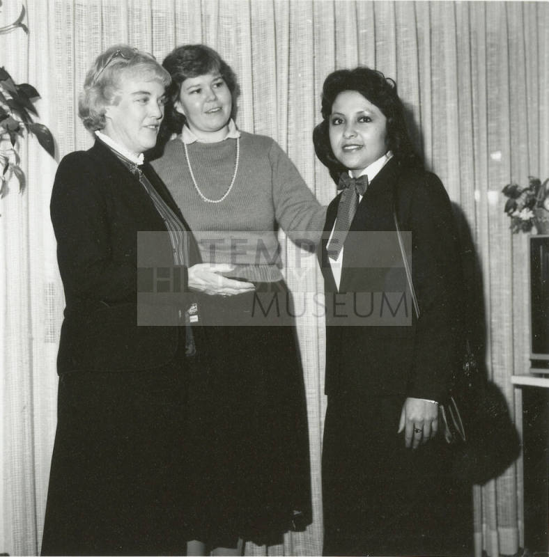Panhellenic alumni host event