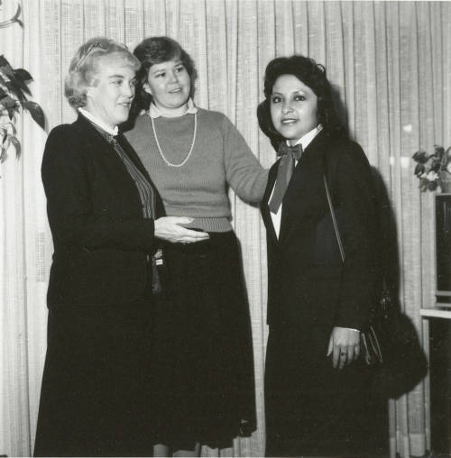 Panhellenic alumni host event
