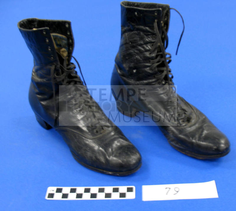 High-laced ladies' shoes