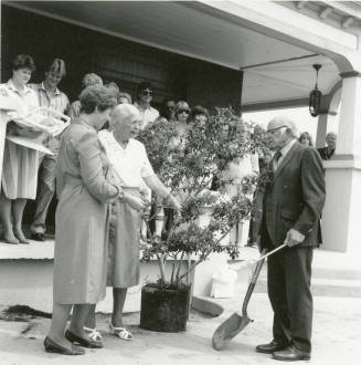 Members & Guests, Tempe Daily News, April 19, 1986