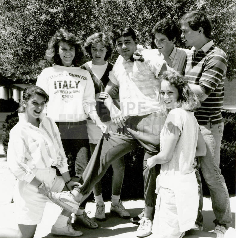 Servant sale revived, nets Corona $1,045 - Tempe Daily News - April 19, 1986