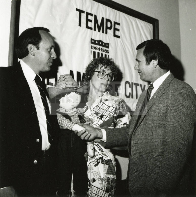 Nurse plans show-and-tell to ease kids' hospital fears - Tempe Daily News - March 25, 1986