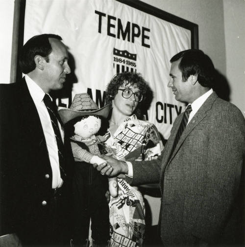 Nurse plans show-and-tell to ease kids' hospital fears - Tempe Daily News - March 25, 1986