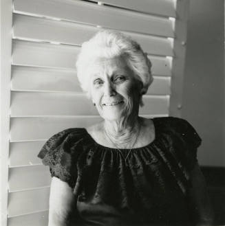 Woman posing for the camera.