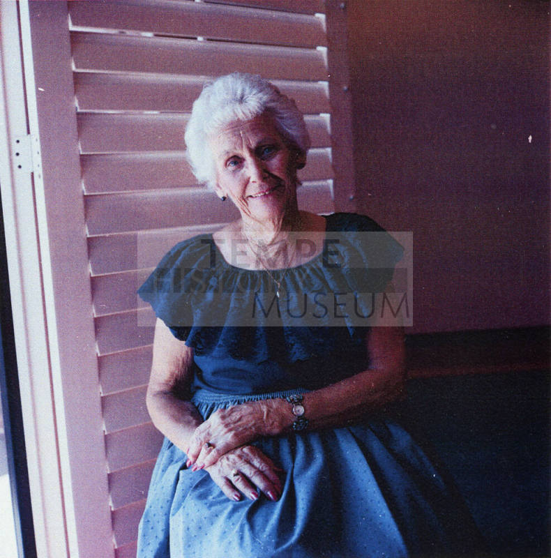 Woman posing for the camera.