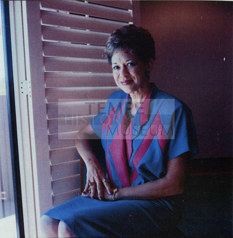 Woman posing for the camera.