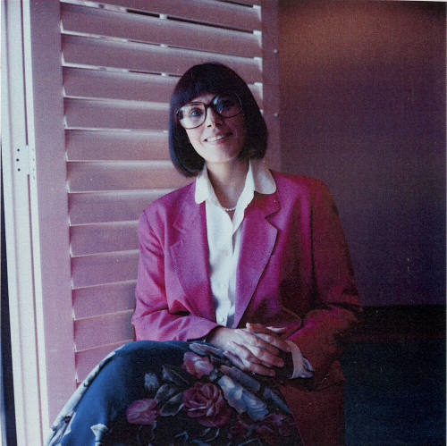 Woman posing for the camera.