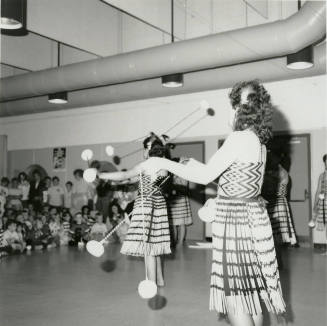Maori dancers
