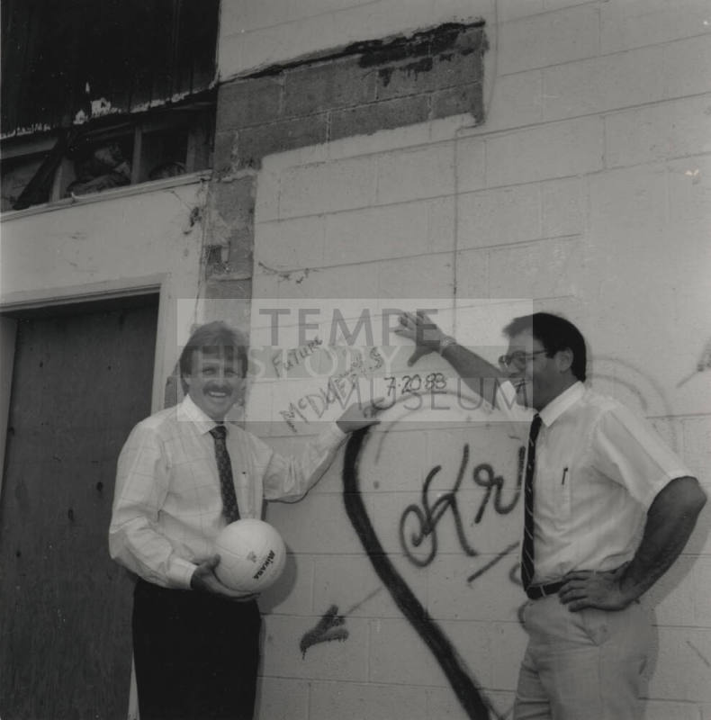 Tempe Magazine August 1988 Edition: McDuffy's Sportsbar and Restaurant