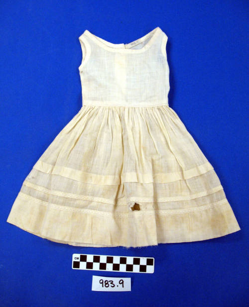 Doll cape