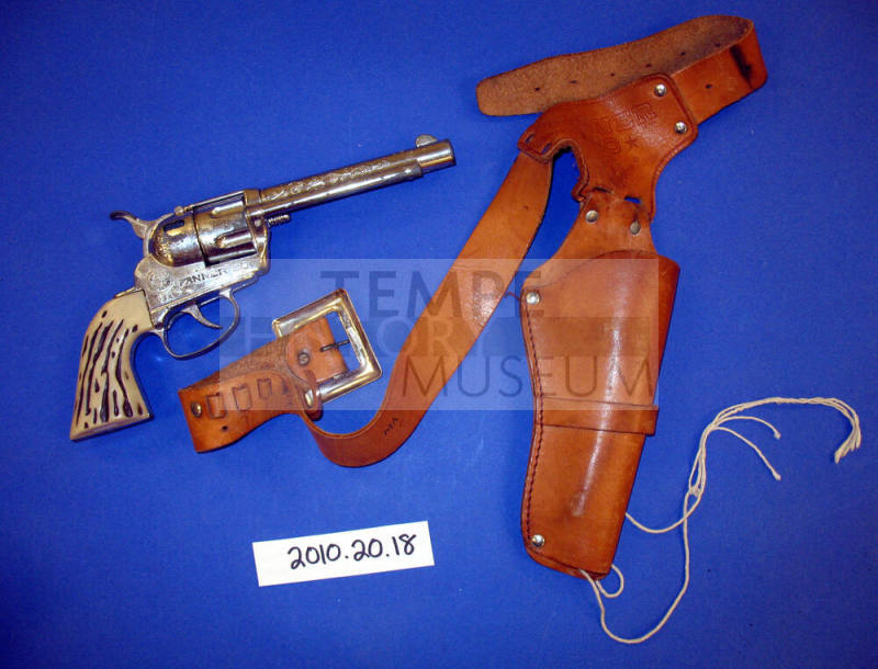 Toy cap gun and holster belt