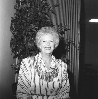 Marilyn Glenny, St. Luke's Tempe Women of Distinction, 1989