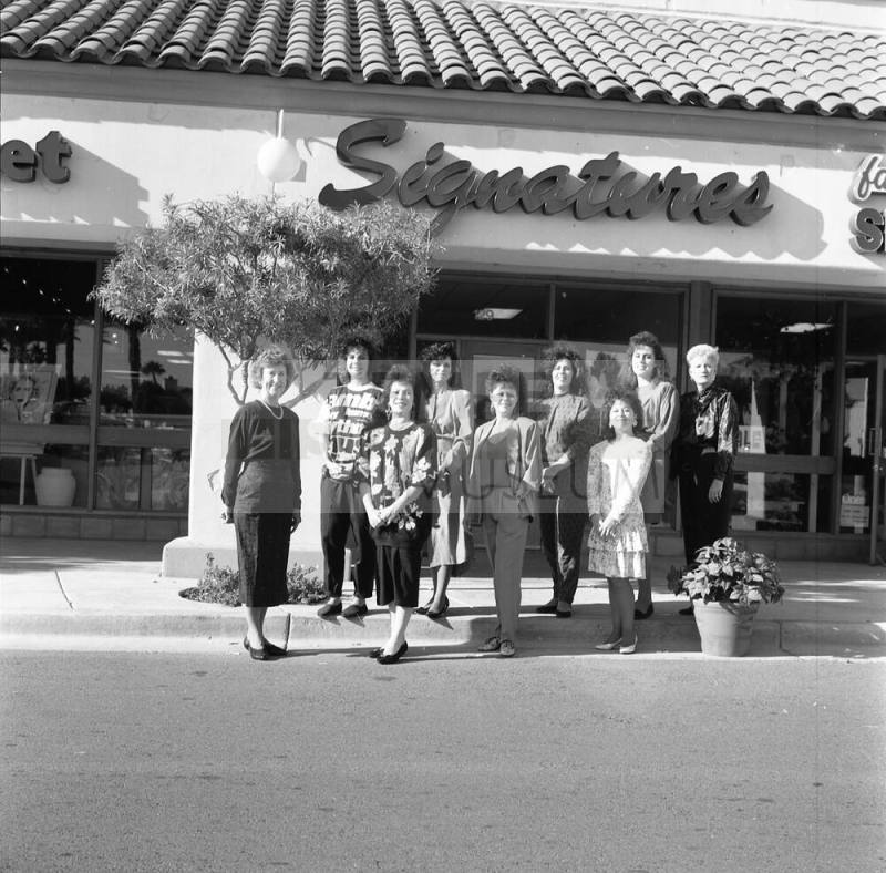 Signatures Store at McClintock and Warner Christmas Photo