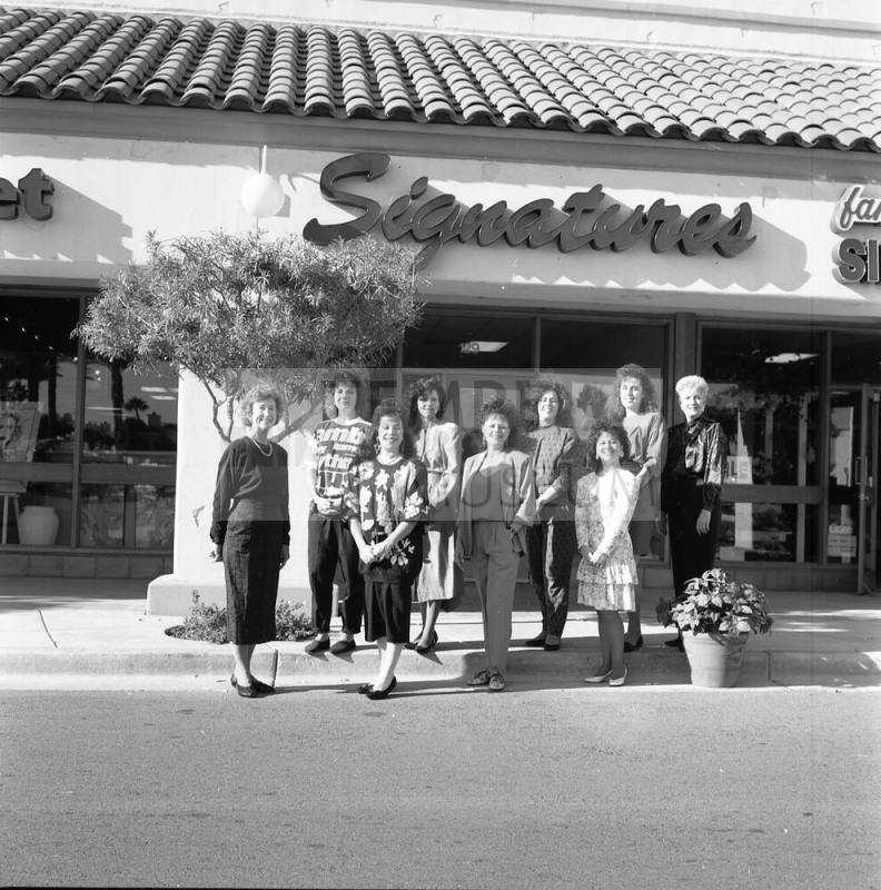 Signatures Store at McClintock and Warner Christmas Photo