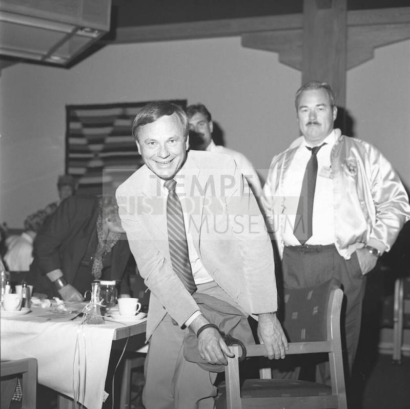 Crazy for the Cause, Harry Mitchell and Detective Clayton Sims
