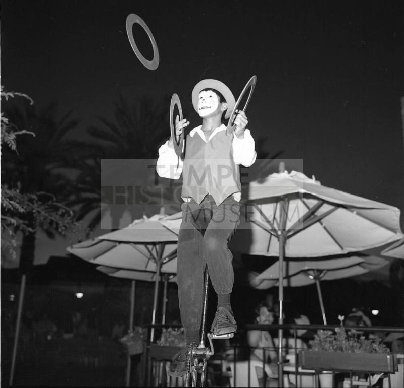 Clown juggling Rings on a Unicycle