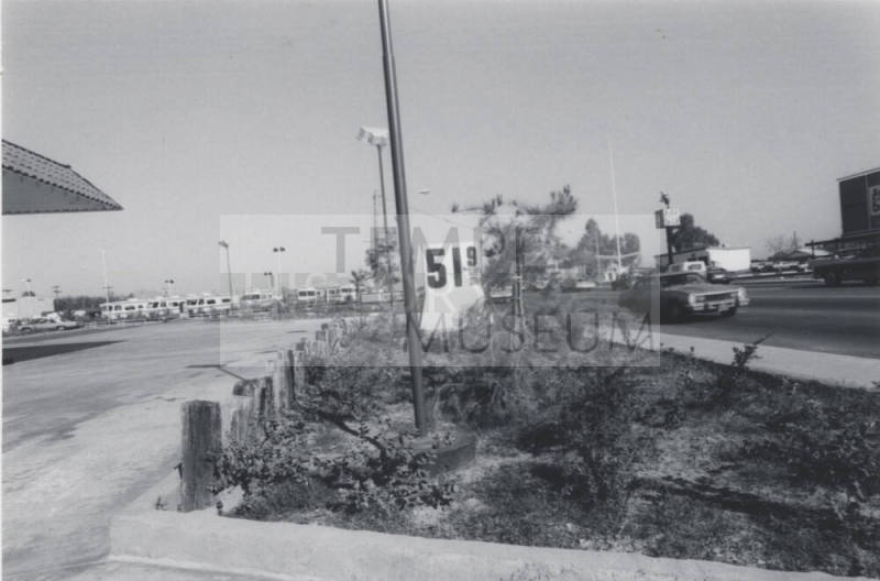 Union Gasoline Station - 1380 North Scottsdale Road, Tempe, Arizona