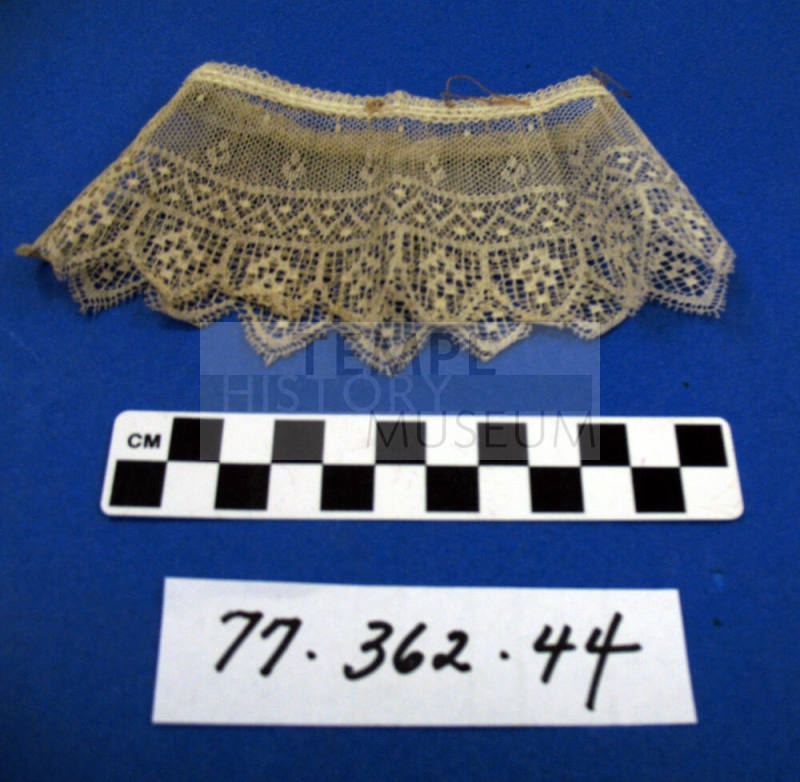 Lace fragment