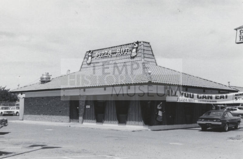 Pizza Hut Restaurant - 1420 North  Scottsdale Road, Tempe, Arizona