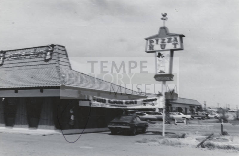 Pizza Hut Restaurant - 1420 North Scottsdale Road, Tempe, Arizona