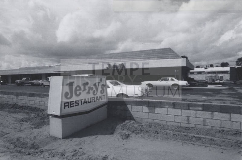 Jerry's Restaurant - 1640 North Scottsdale Road, Tempe, Arizona