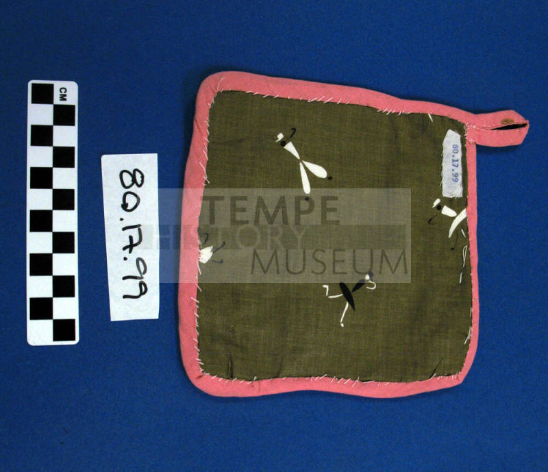 Pot holder with pink and green