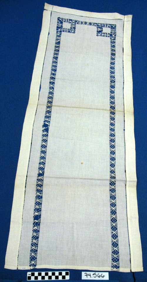 Dresser Scarf