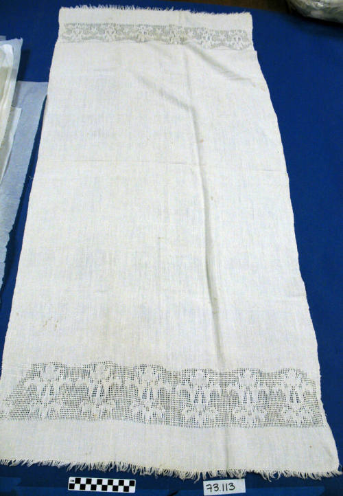 Linen bureau scarf
