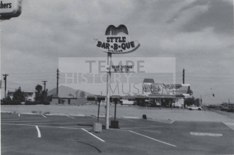 Hickory Style Bar B Que Restaurant - 1828 North Scottsdale Road, Tempe, Arizona
