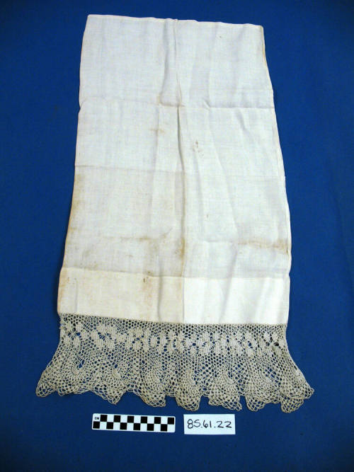 pillow case with lace hem