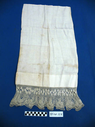 pillow case with lace hem