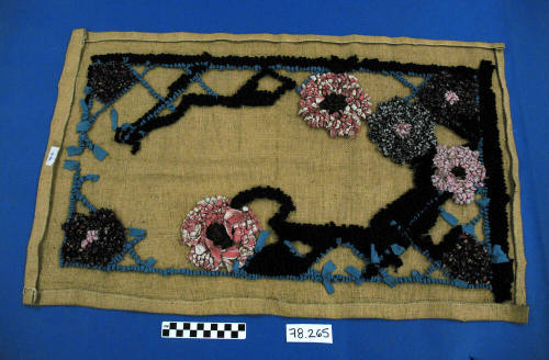 Hooked rag rug