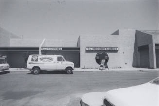 Round Table Pizza Restaurant - 1849 North Scottsdale Road, Tempe, Arizona